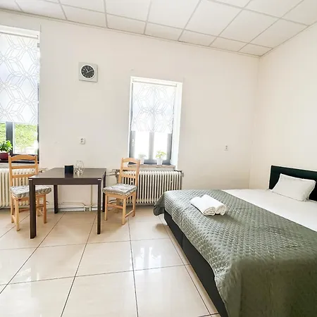 Stella In Center With Free Parking Апартаменты Банска-Бистрица
